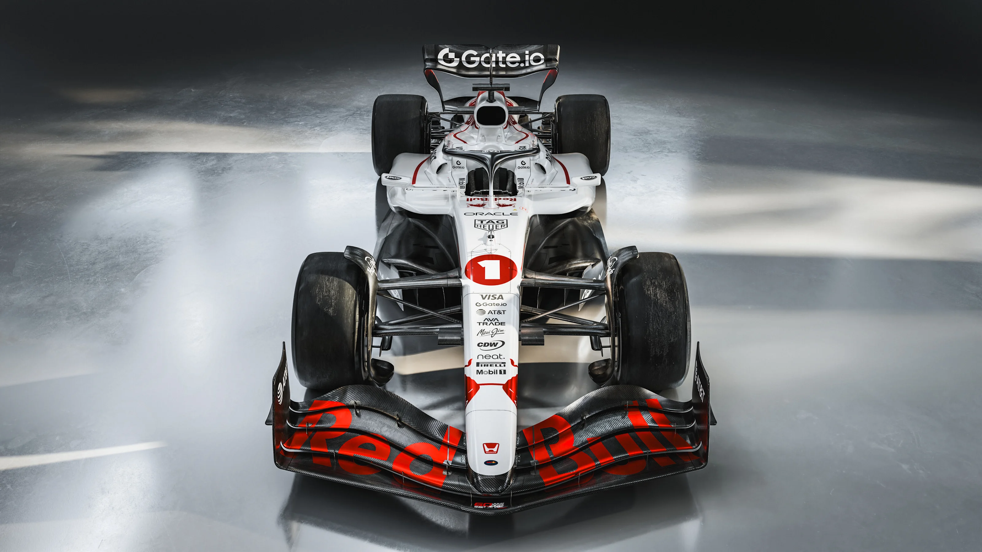 あき　Red Bull GALLERY: Red Bull unveil special white and red livery for Japanese